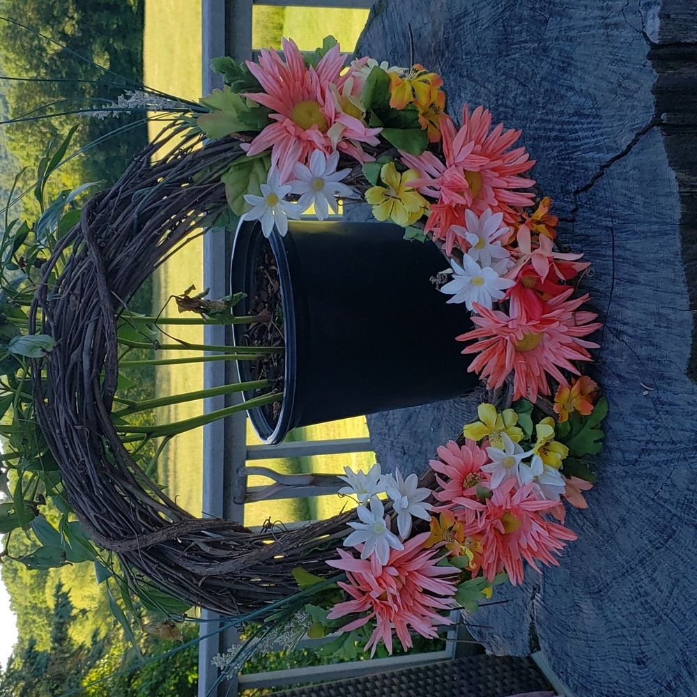 - Like new beautiful/happy wreath